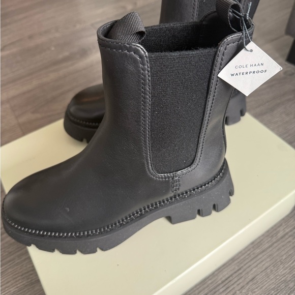 Cole Haan Devon Chelsea Boots Brand New - Picture 6 of 7